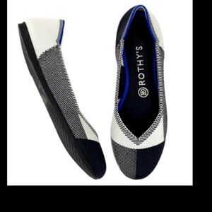 Rothys Black and White round cap toe flat SZ 7